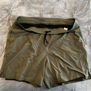 Men’s 2XL workout shorts with liner